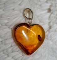 ELEGANCKA ZAWIESZKA SERCE Z BURSZTYNU WISIOREK BIŻUTERIA