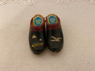 Stare buty drewniane recznie robione