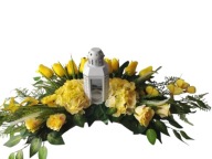 Stroik cmentarz latarenka w tulipanach różach żółty