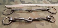 Dwa stare wędzidła końskie.
