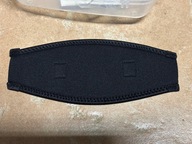 Neoprenowa nakładka Tecline na pasek do maski, czarna