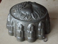 Stara foremka do ciasta.