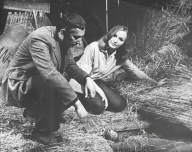 GUSTAW HOLOUBEK, DMOCHOWSKA fotografia fotos film PEJZAŻ Z BOHATEREM 24x30