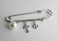 CIEKAWA BROSZKA AGRAFKA CYRKONIE PERŁY