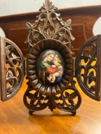 Miniaturowy oltarzyk podróżny z porcelanką. XIX w