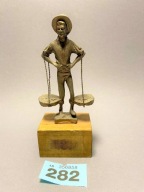 STARA FIGURA MĘŻCZYZNA SPRZEDAWCA RYB #282