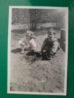 dzieci 30te piaskownica (1587a)