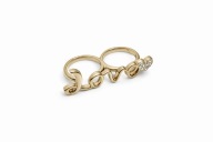 Pozłacany pierścionek na dwa palce LOVE serduszko z cyrkoniami statement