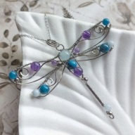 Wisiorek ważka z kamieniami, stal chirurgiczna, prezent dla przyjaciółki