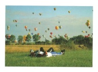 Pocztówka - Sen na trawie i balony w tle ...