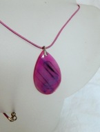Różowo-czarny agat, duża łezka, wisiorek na rzemieniu