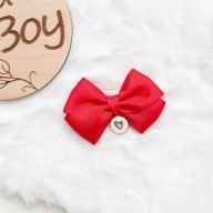 Czerwona kokardka broszka do wózka otwarte serce