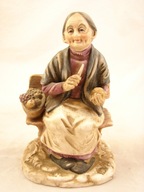 FIGURKA PORCELANOWA BABUNIA Z KOSZYKIEM 17 CM