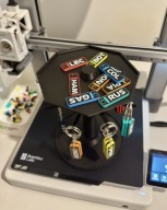 Brelok F1 – Tag kierowcy Formuły 1 | Sezon 2026 | Druk 3D
