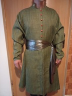 Żupan zielony sukno rozszerzony na dole guzy i pętelki pas gratis !