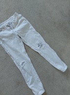 Białe spodnie z haftem 42 dziury