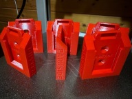 Uchwyt na Akumulator DeWalt XR – Druk 3D PETG (Czerwony)