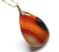 Brązy i złoto, piękny agat-łezka, wisiorek na łańcuszku