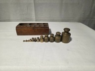 Stare odważniki mosiężne w drewnianym etui 1g-0.5kg