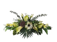 Stroik cmentarz kalie tulipany róża wiosna zieleń