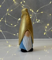 Ręcznie rzeźbiony gnom w złotej czapie – unikat, rękodzieło premium | 11 cm