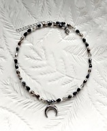 Naszyjnik z szklanych koralików w kolorze czarnym