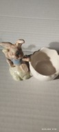 Kieliszek na jajko z zającem - porcelana szkliwiona .