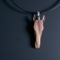 Naszyjnik głowa konia – orzech amerykański – skóra 50cm