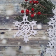 Śnieżynki szydełkowe, zawieszki na choinkę bombki wzór 4