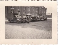 WH ..... CIĘŻARÓWKI PRZED BUDYNKIEM