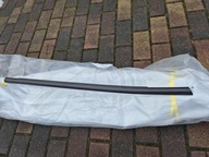 HYUNDAI KONA 17-23 LISTWA ZGARNIAJĄCA SZYBE DRZWI LEWY TYŁ