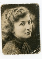 NOWY SĄCZ - PORTRET KOBIETY W ATELIE