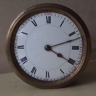 Mechanizm starego zegara kominkowego.