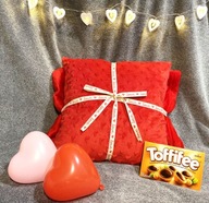 ZESTAW Koc i Poduszka Serce + GRATIS - Uśmiech na twarzy wybranki serca