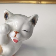 Urocza figurka kotka podczas mycia |Vintage | 8 cm