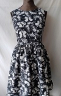 Sukienka czarna, bawełniana w białe motyle, bez rękawów - XXS