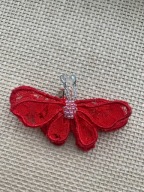 broszka koronkowa czerwony motyl