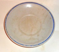Stary niemiecki porcelanowy talerzyk ze swastyką .