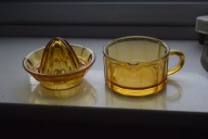 Ręczna dwuczęściowa wyciskarka do cytrusów.