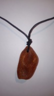 naszyjnik z nieoszlifowanym bursztynem-guzik