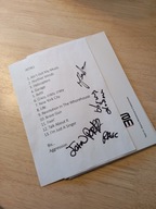 Lista utworów płyty ,,Helicopters" z autografem Johna Portera!