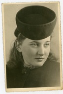 NOWY SĄCZ - PORTRET KOBIETY W ATELIE