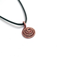 Antyczny wisiorek z miedzi, ręczna robota. Mini.