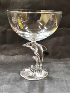 Szklany pucharek deserowy na nodze – figurka delfin