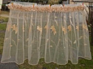 Firana gotowa na taśmie wzór kwiaty 310x90 cm