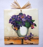 Robótkownia Kafelek obrazek 15x15 Kwiat Kwiaty Fiołki na komodzie