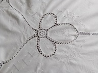 OBRUS BAWEŁNIANY - HAFTOWANY 163 / 121 cm. - PIĘKNY.