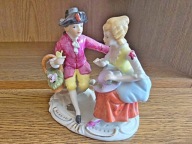 FIGURKA PORCELANOWA VINTAGE- PARA NA SPACERZE