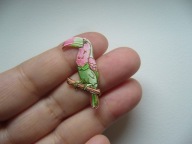 METALOWA EMALIOWANA PIN PRZYPINKA PTAK TUKAN