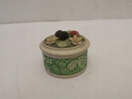 HANDCAST FIGURKA PORCELANOWA DO GABLOTY PUZDERKO BISKWIT